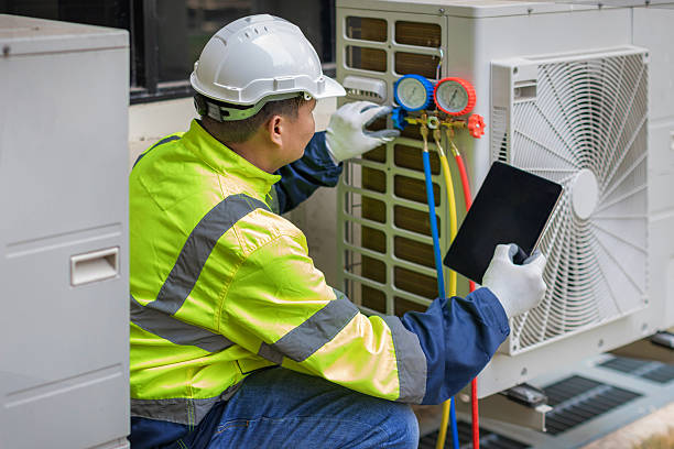 Professional Hvac technician working in Jacksonville, IL